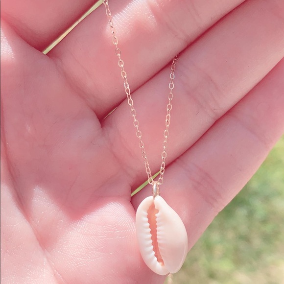 pink honey Jewelry - Cowrie shell necklace